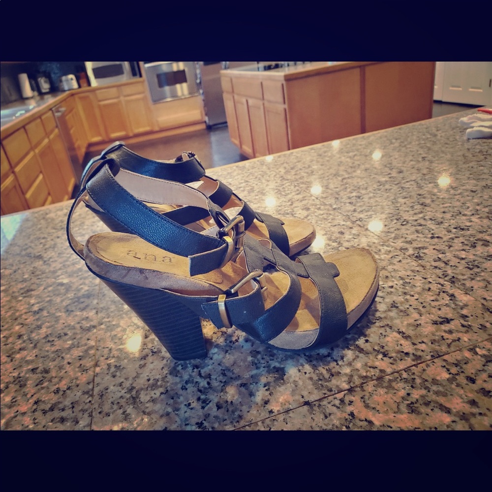 Ana a new approach black sandal